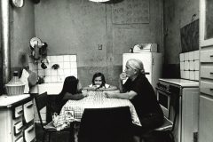 Abruzzo: interno di una casa a Pescina, 1973